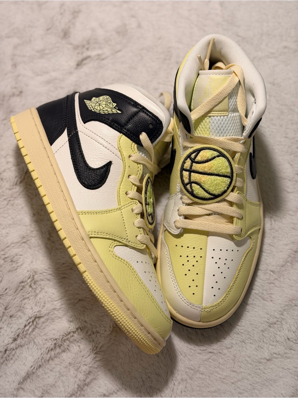 Air Jordan 1 Mid SE Women's "Fall League"